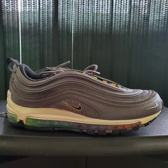 Men Nike Air Max shoes - Picture 3 of 4